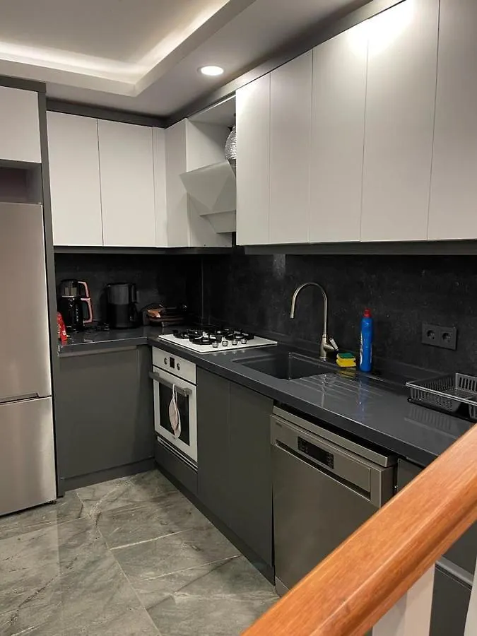 Oezel Havuz Ve Deniz Manzarali Yeni Villa Kusadası