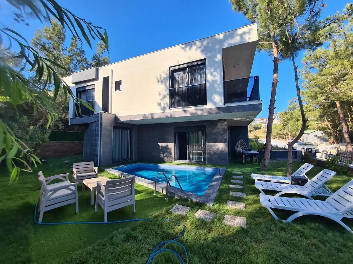 Oezel Havuz Ve Deniz Manzarali Yeni Villa Kusadası