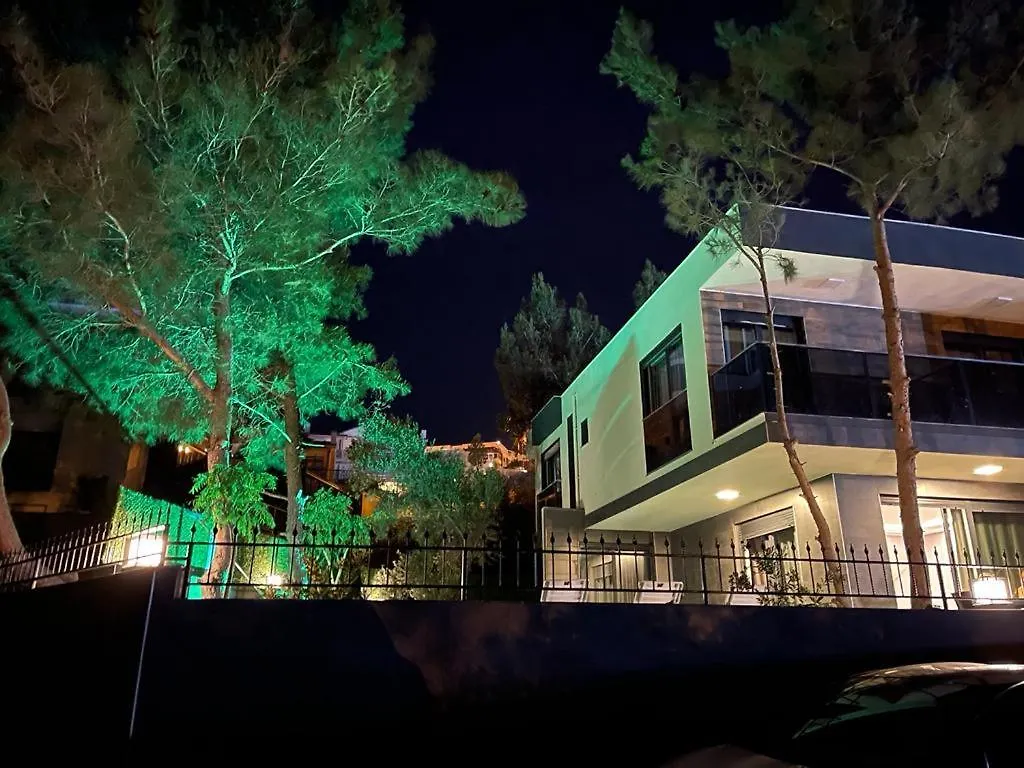 Oezel Havuz Ve Deniz Manzarali Yeni Villa Kusadası 0*,
