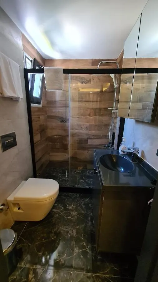Oezel Havuz Ve Deniz Manzarali Yeni Villa Kusadası