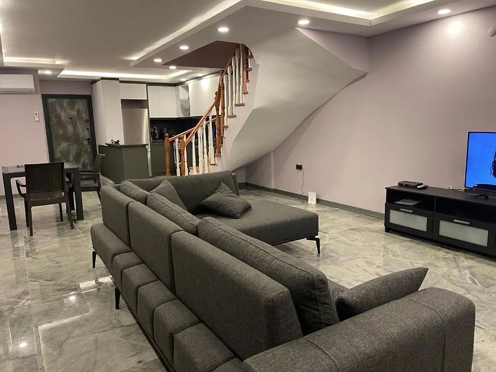 Oezel Havuz Ve Deniz Manzarali Yeni Villa Kusadası