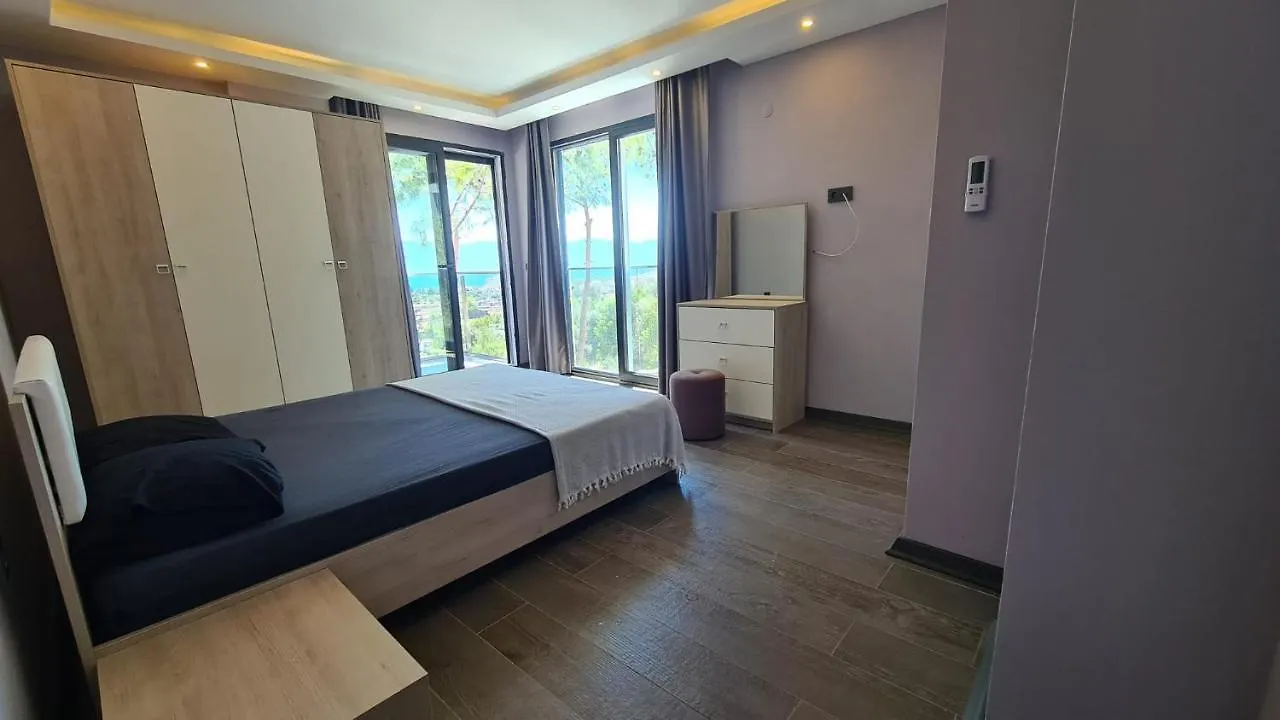 Oezel Havuz Ve Deniz Manzarali Yeni Villa Kusadası