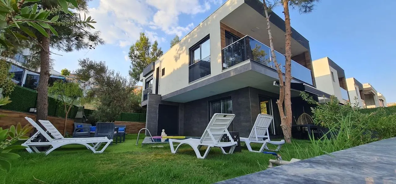 Oezel Havuz Ve Deniz Manzarali Yeni Villa Kusadası Turecko